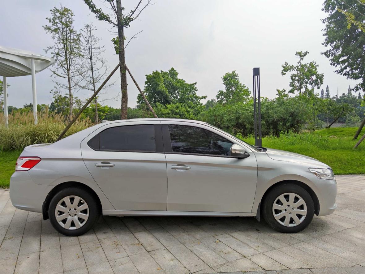 Peugeot 301 2014 thumb 5