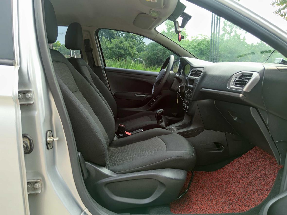 Peugeot 301 2014 thumb 10