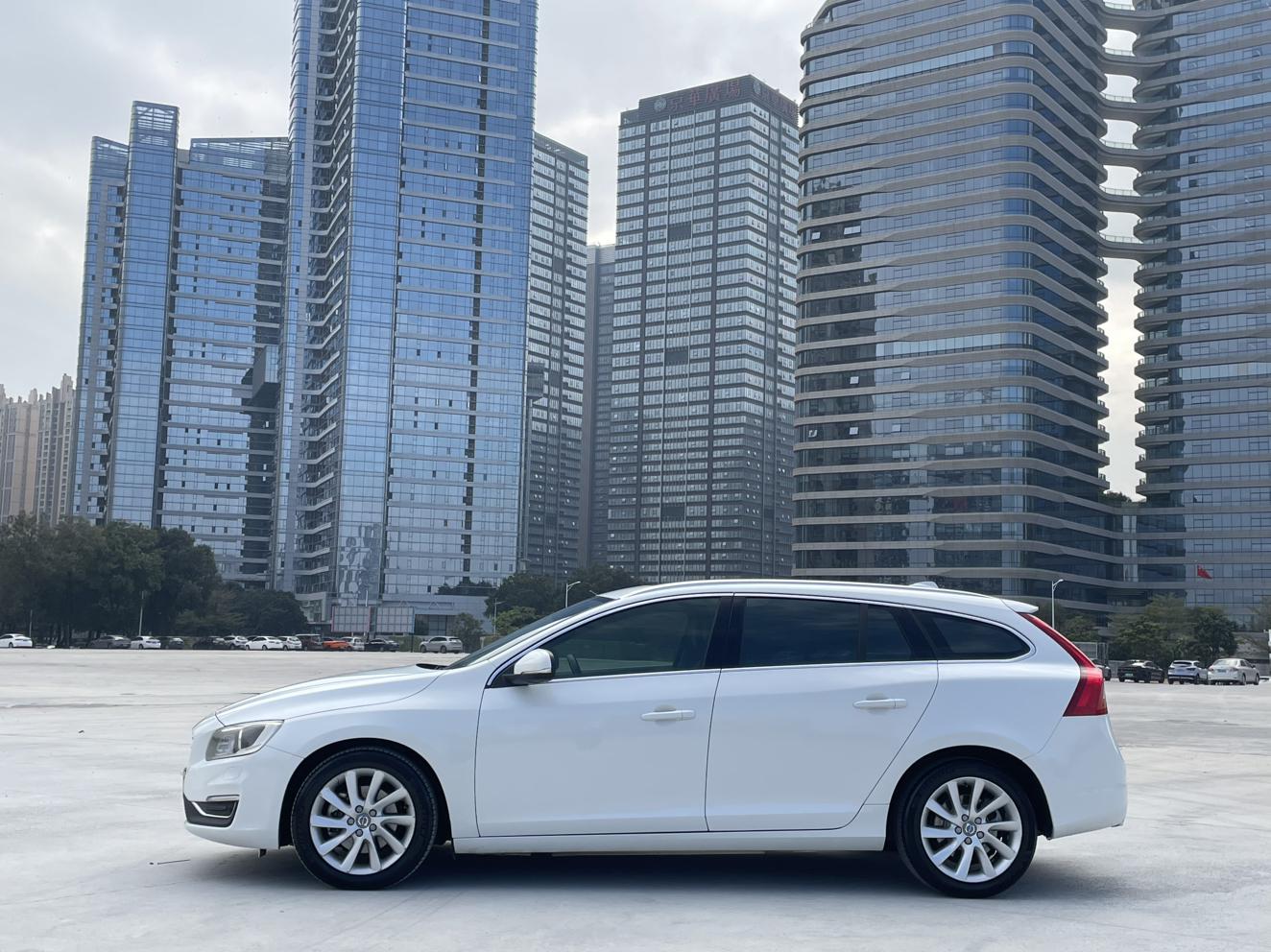 Volvo V60 2016 thumb 2