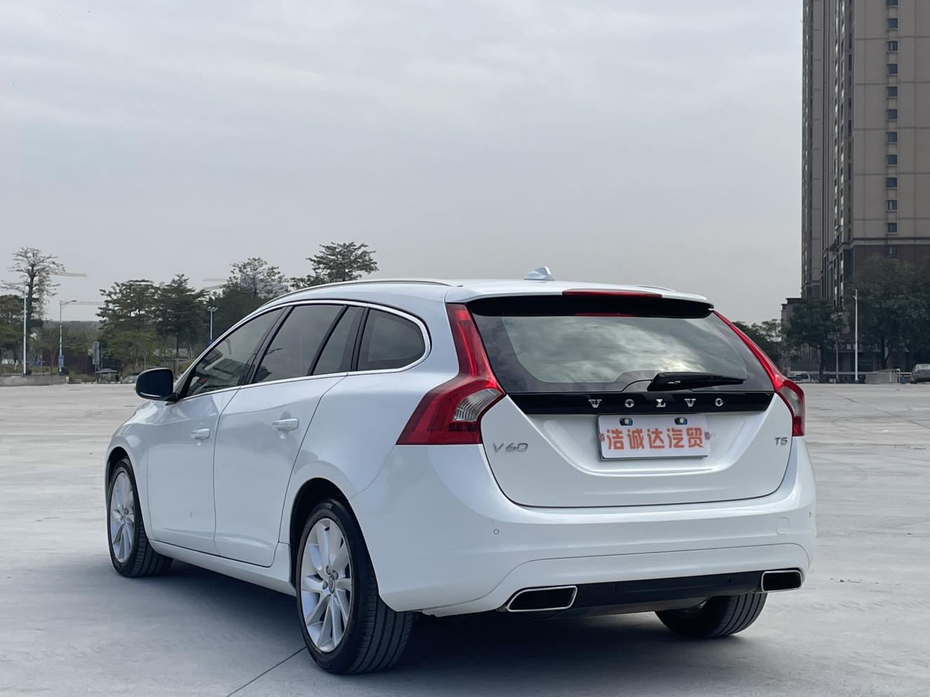 Volvo V60 2016 thumb 3