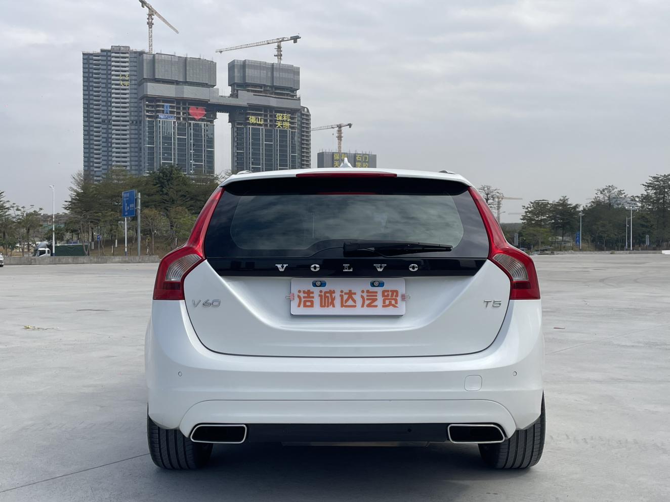 Volvo V60 2016 thumb 4