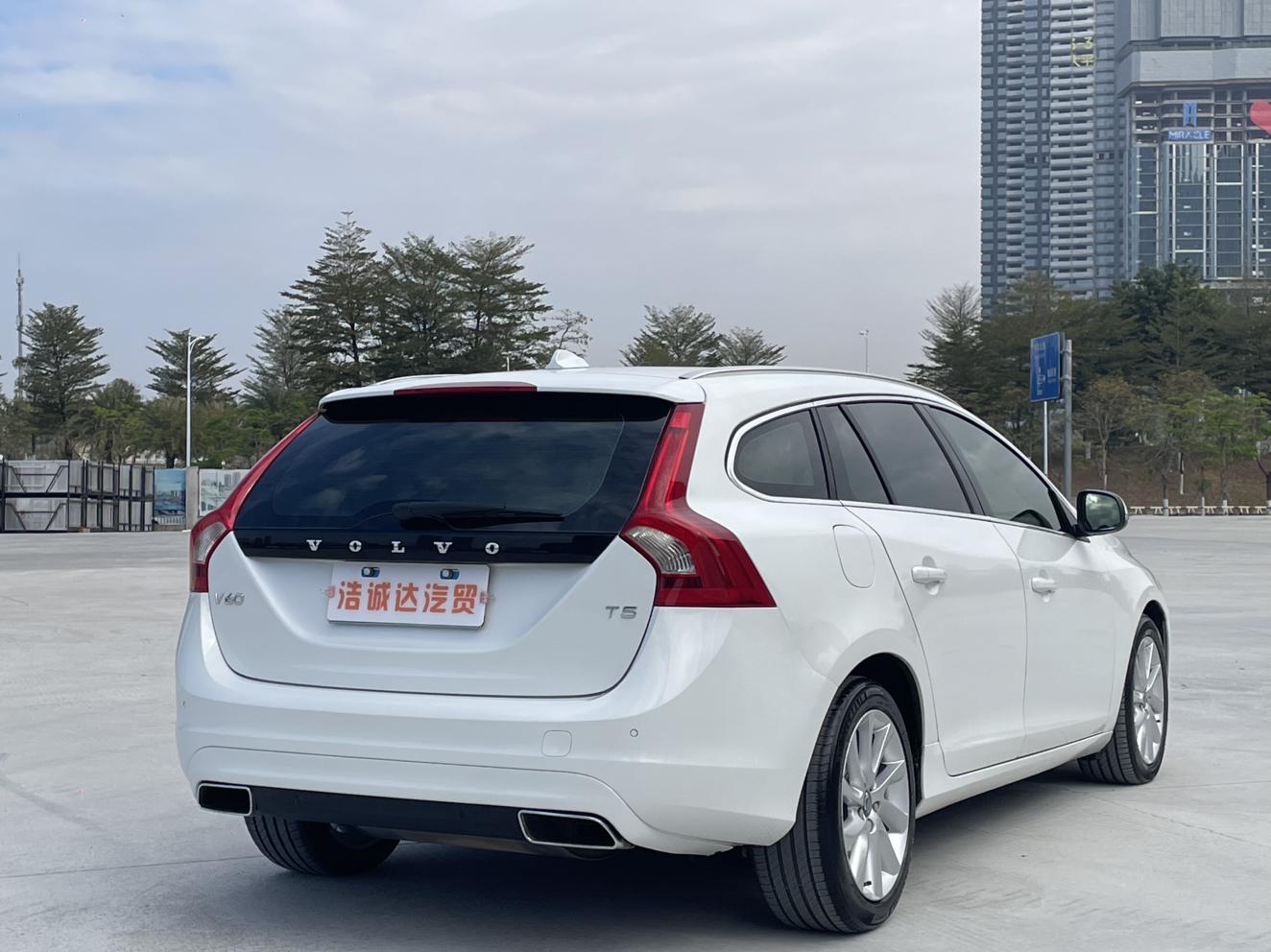 Volvo V60 2016 thumb 5