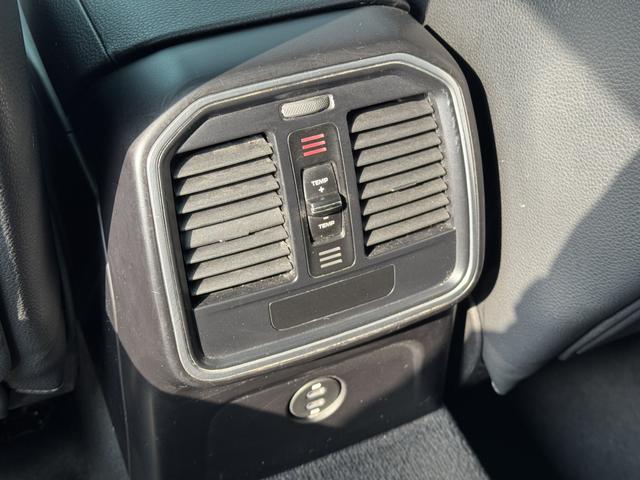 Porsche Macan 2021 thumb 10