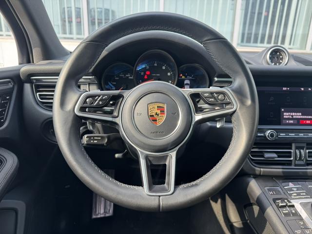 Porsche Macan 2021 thumb 11