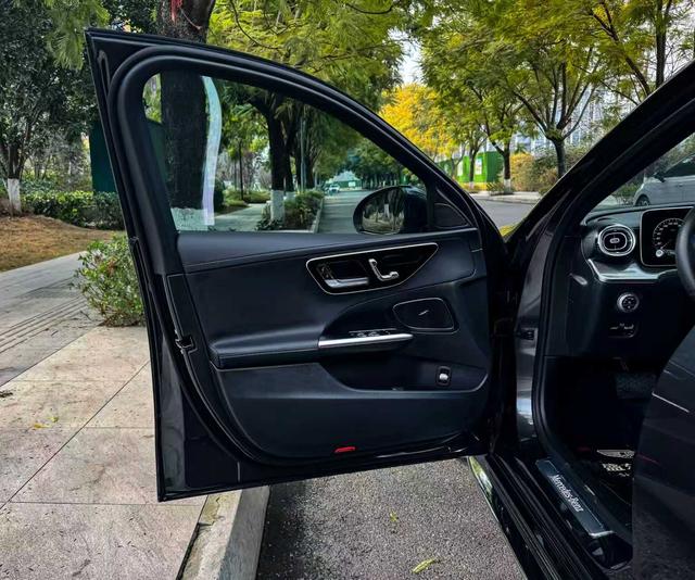 Mercedes-Benz C-Class 2022 thumb 2