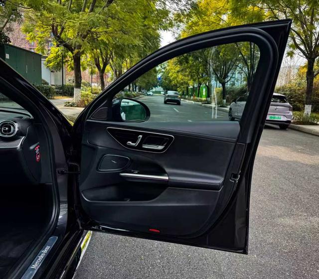 Mercedes-Benz C-Class 2022 thumb 3