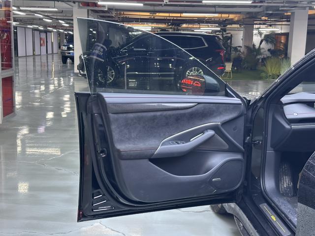 Xiaomi SU7 Ultra 2025 thumb 2