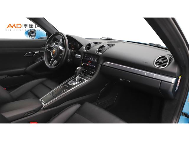 Porsche GT4 2019 thumb 4