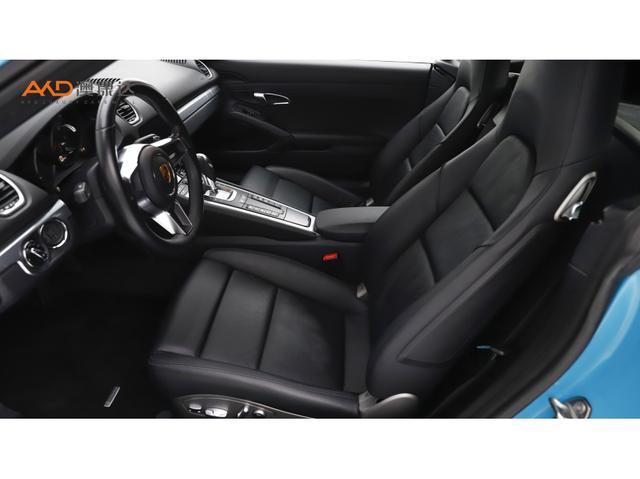 Porsche GT4 2019 thumb 6