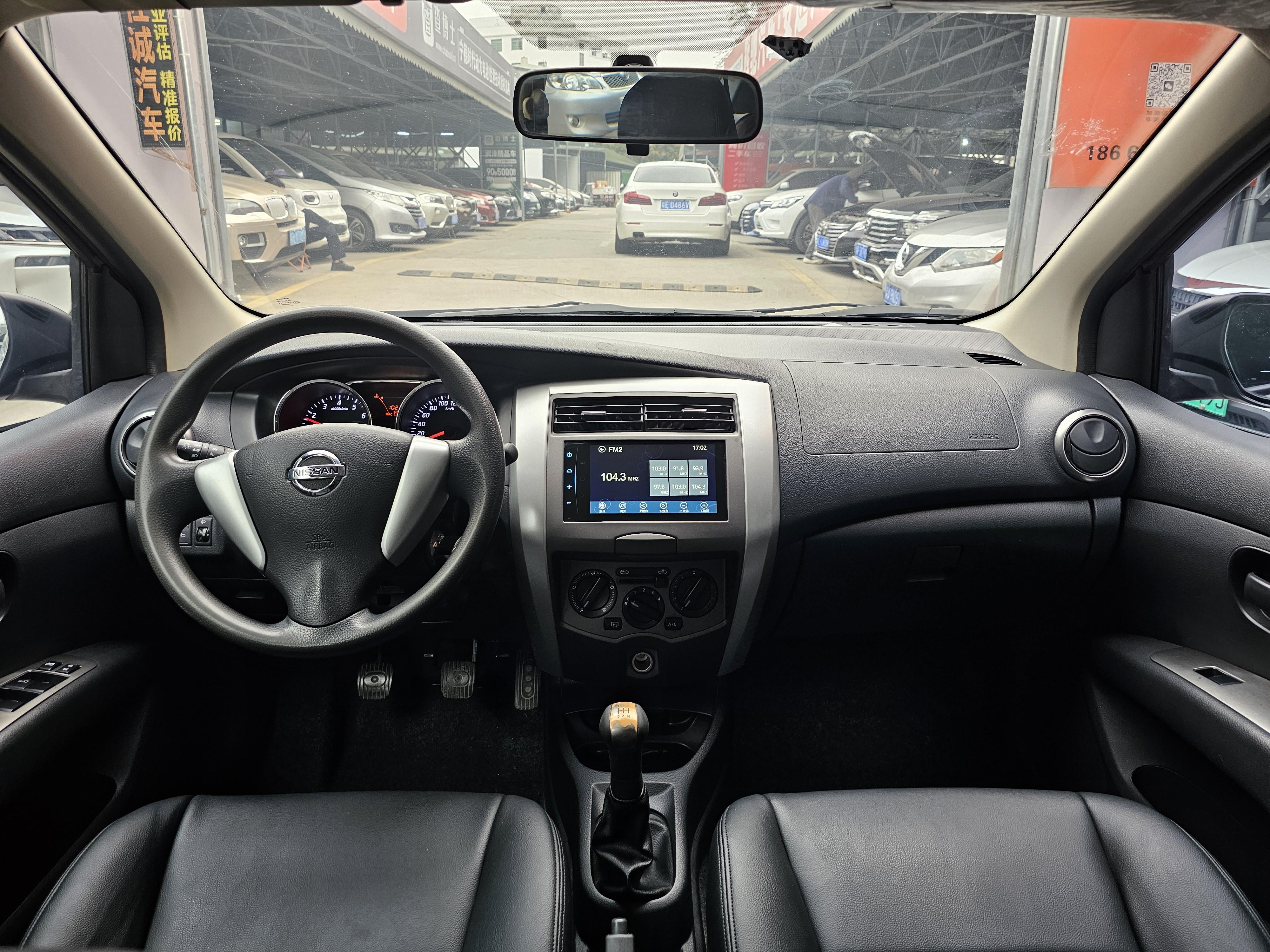 Nissan Livina 2014 thumb 5