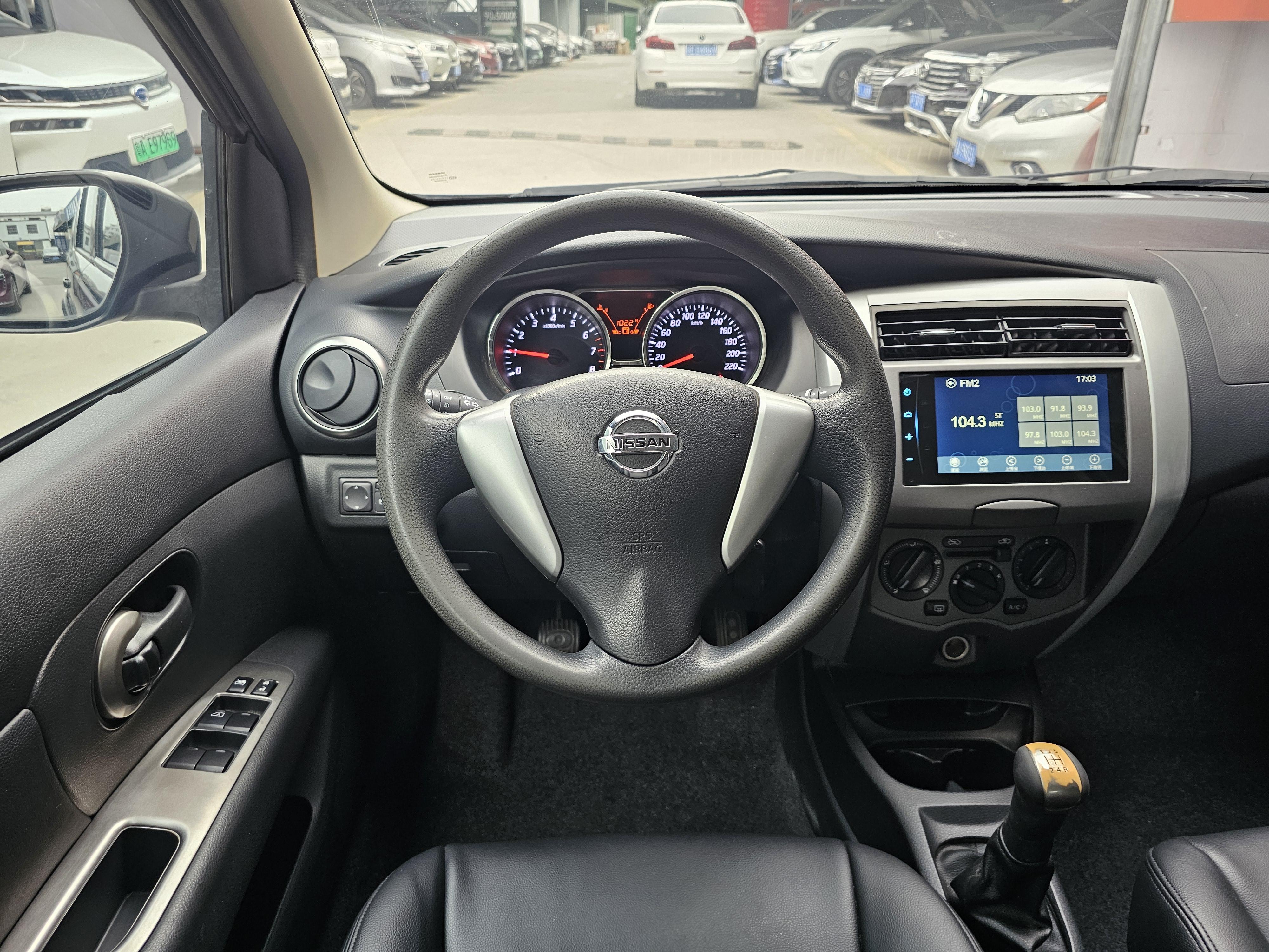 Nissan Livina 2014 thumb 7
