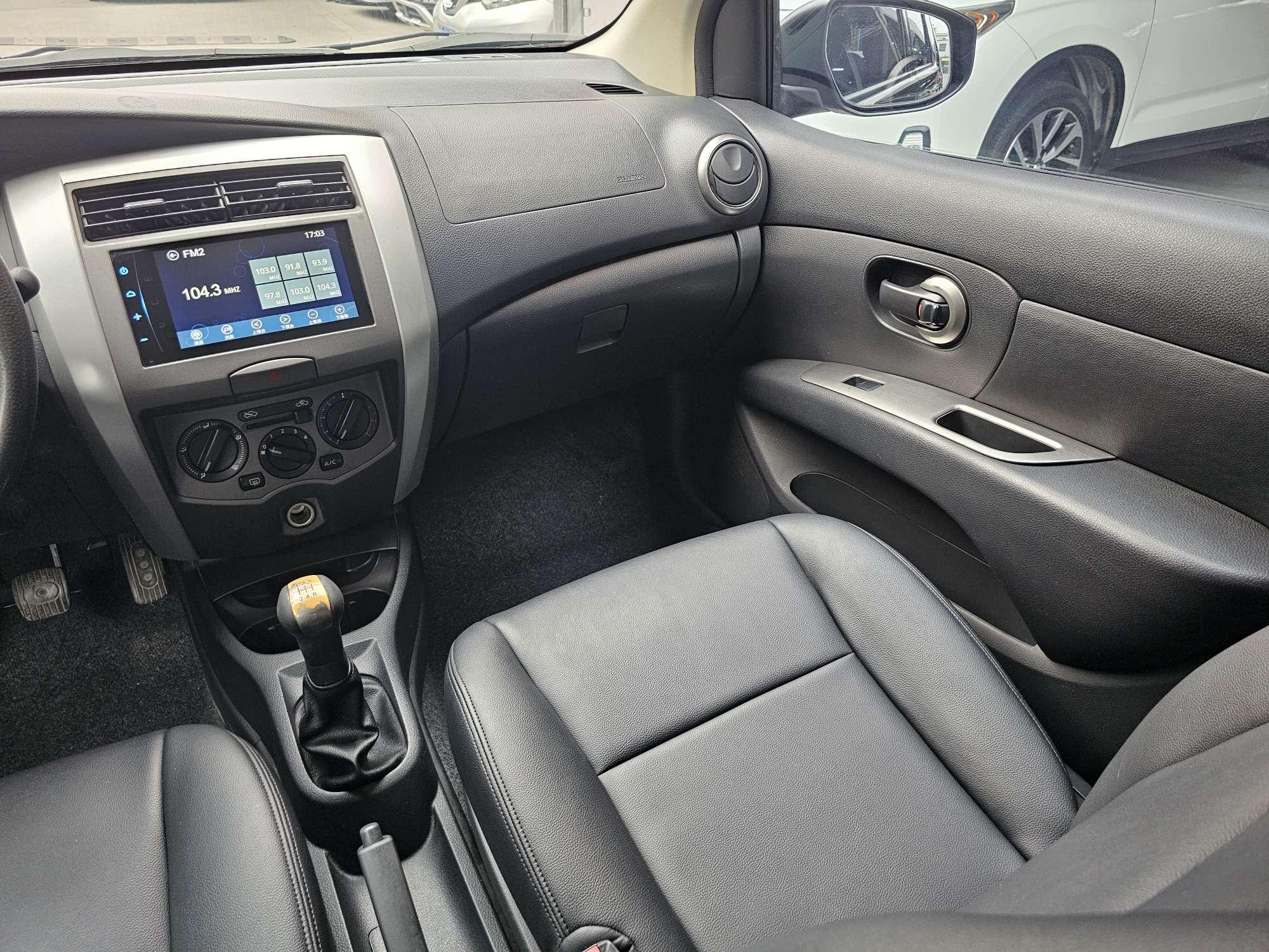 Nissan Livina 2014 thumb 8