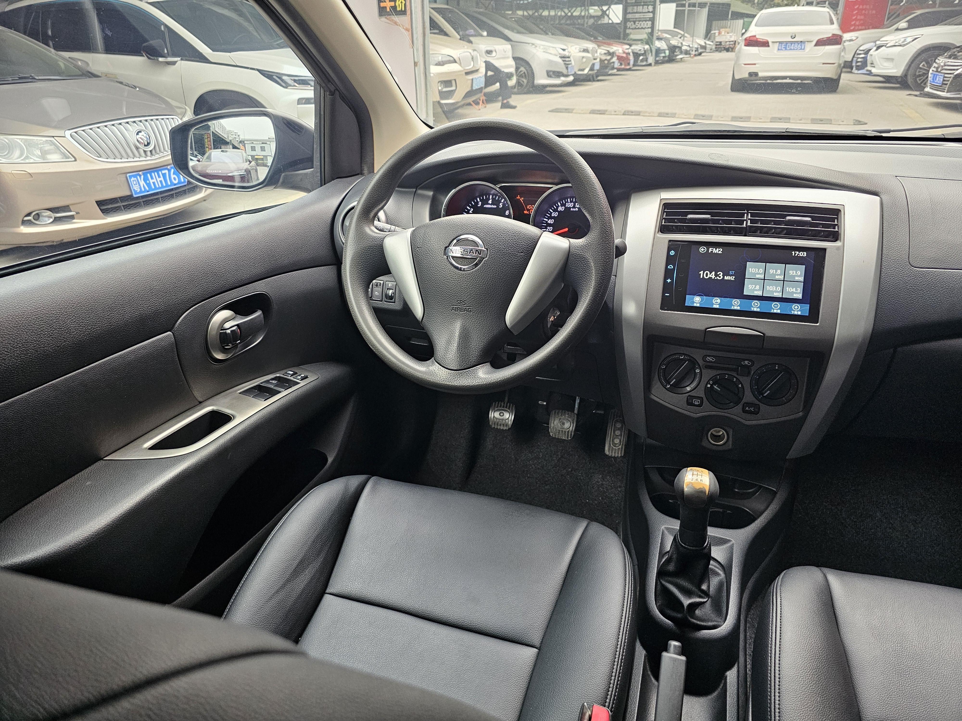 Nissan Livina 2014 thumb 9
