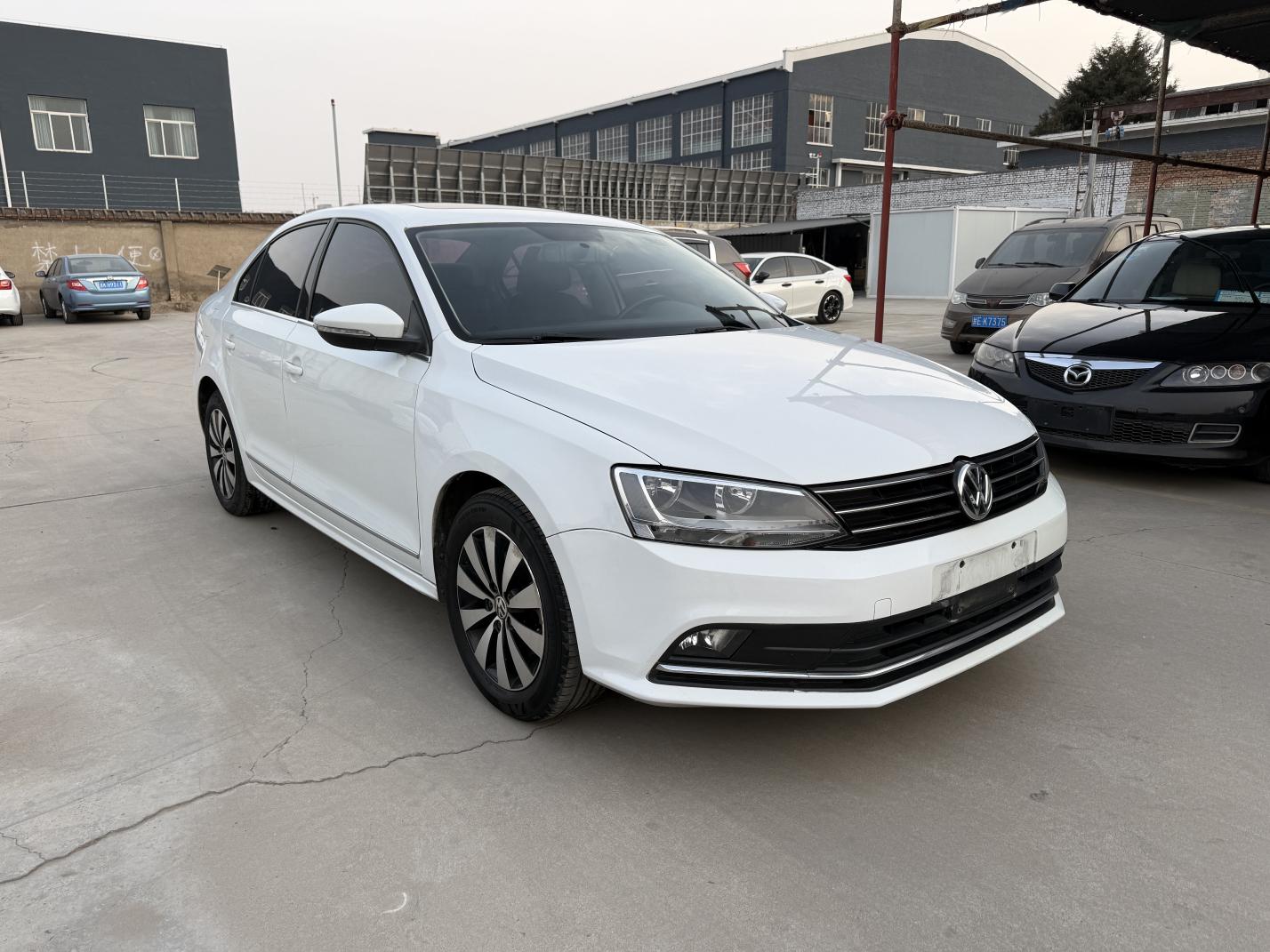 Volkswagen Sagitar 2018 thumb 10