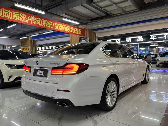 BMW 5 серии 2022 thumb 2