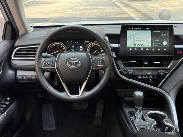 Toyota Camry 2023 thumb 2