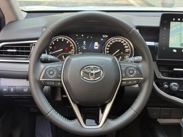 Toyota Camry 2023 thumb 3