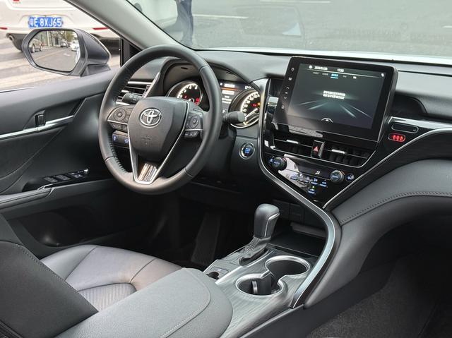Toyota Camry 2023 thumb 4