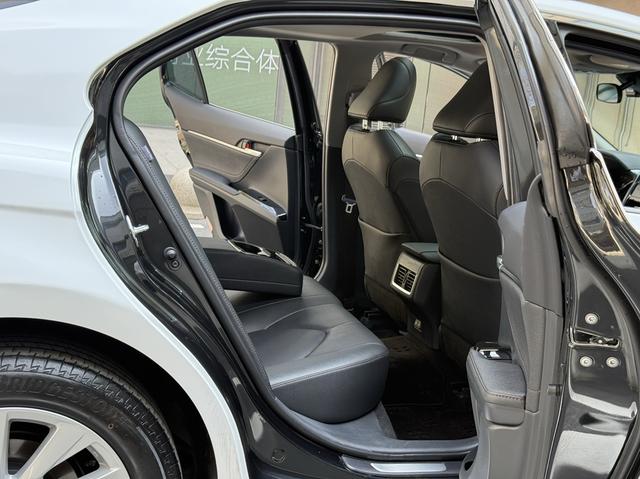 Toyota Camry 2023 thumb 8