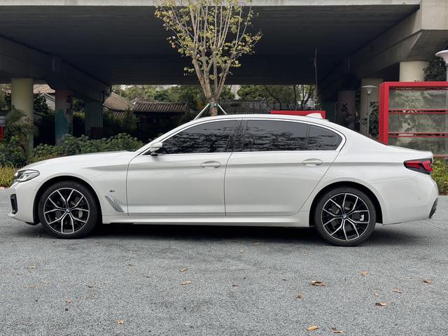 BMW 5 серии 2022 thumb 4