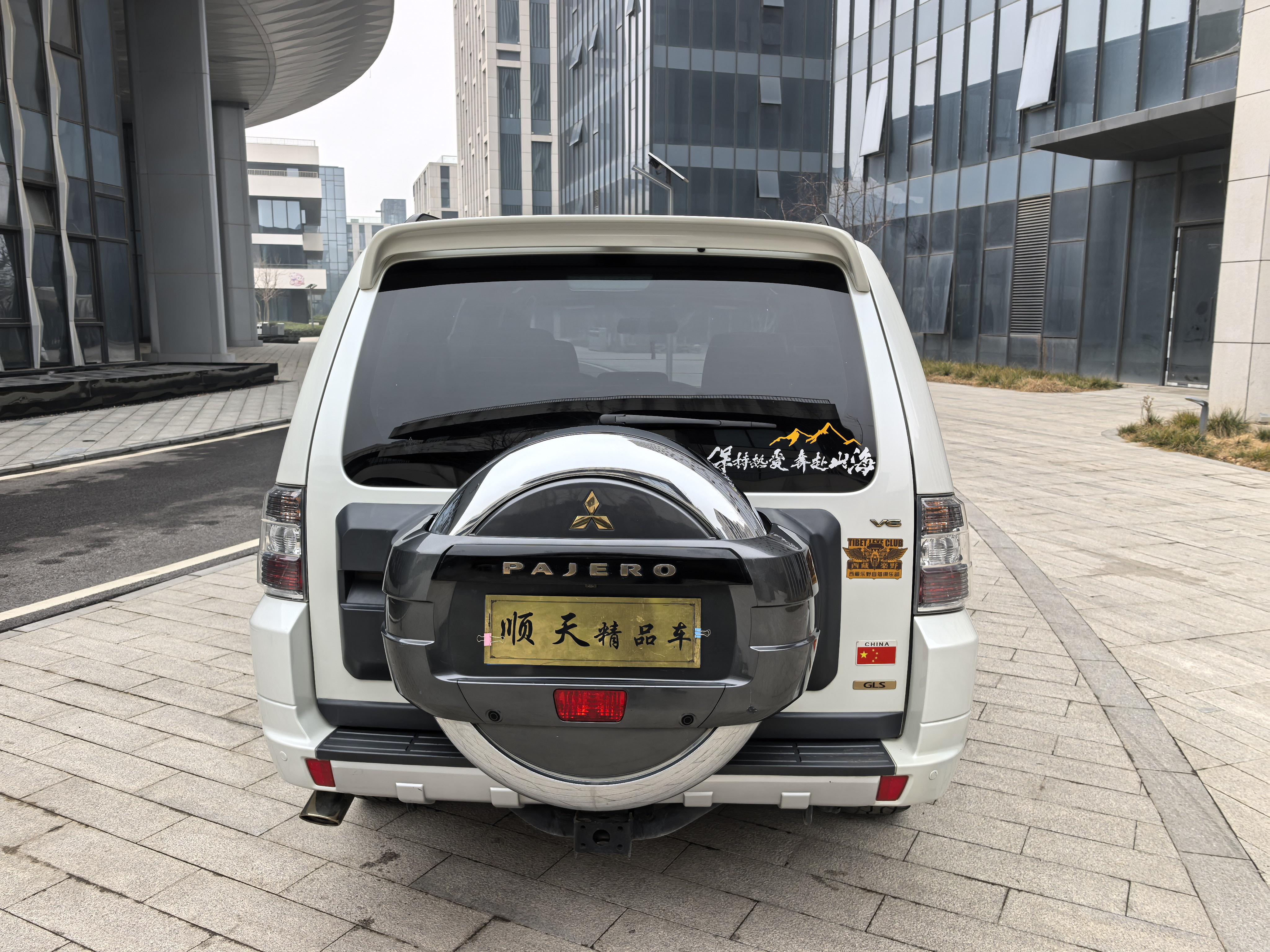 Mitsubishi Pajero 2017 thumb 4