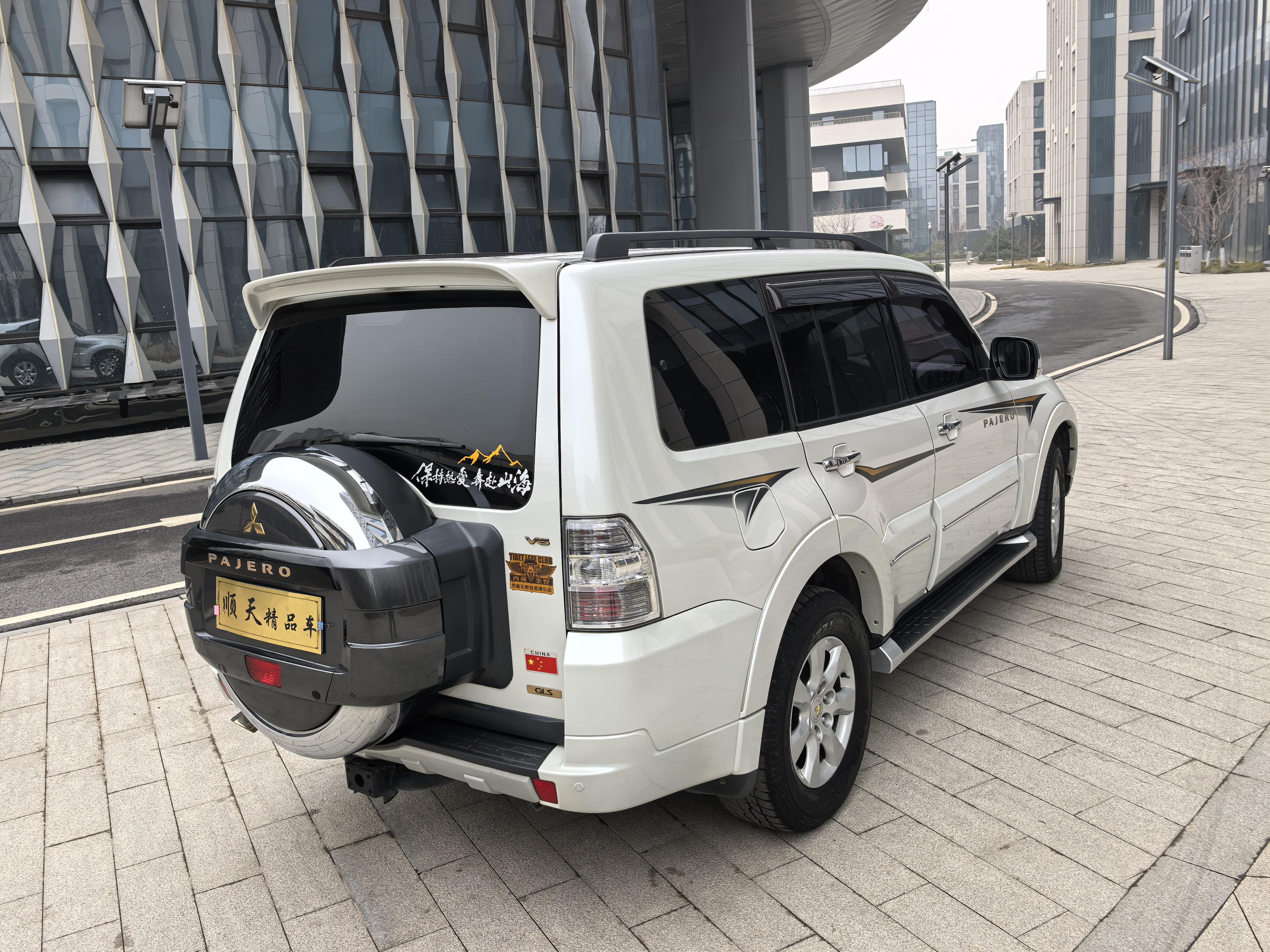 Mitsubishi Pajero 2017 thumb 5