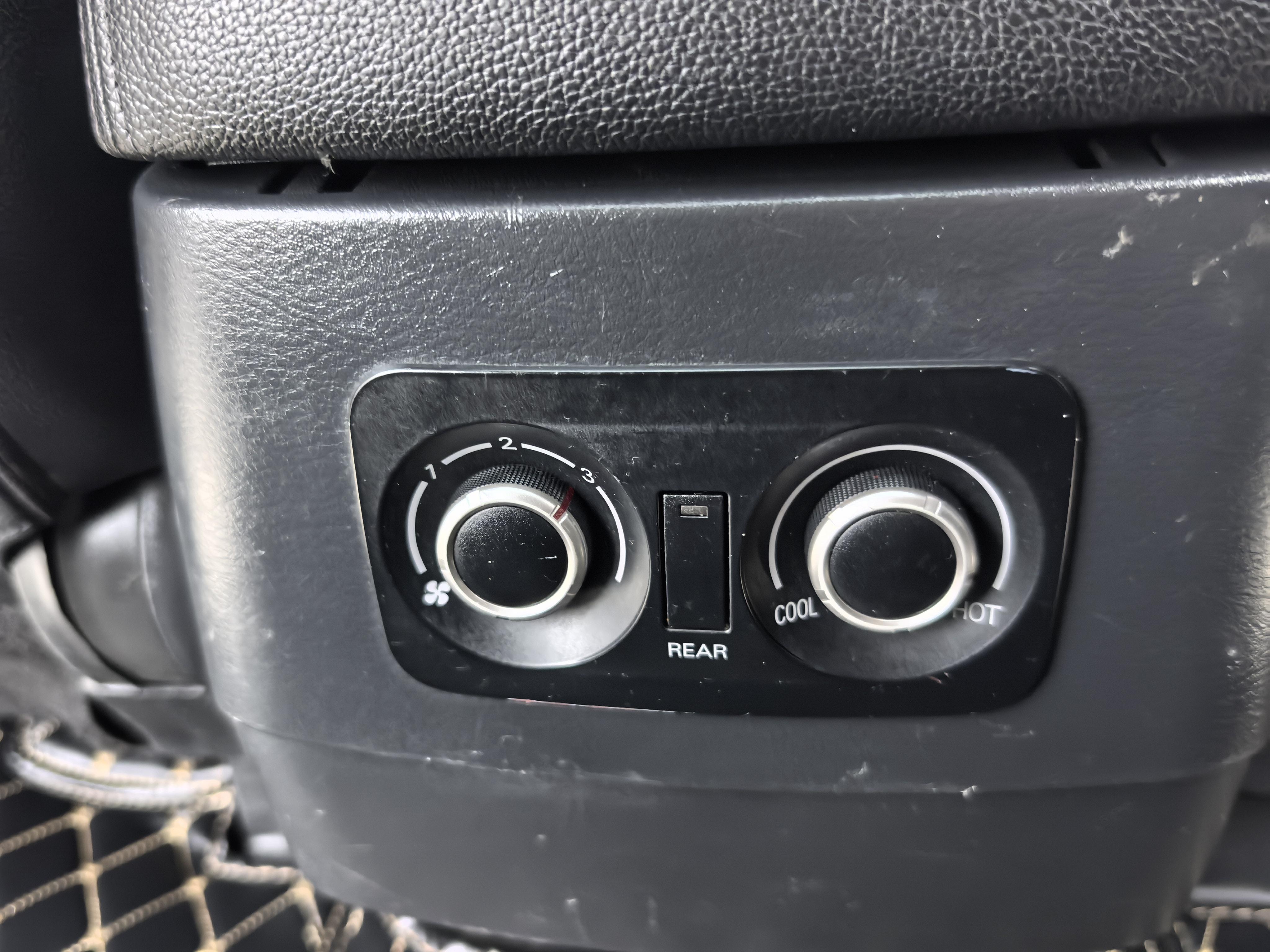 Mitsubishi Pajero 2017 thumb 7