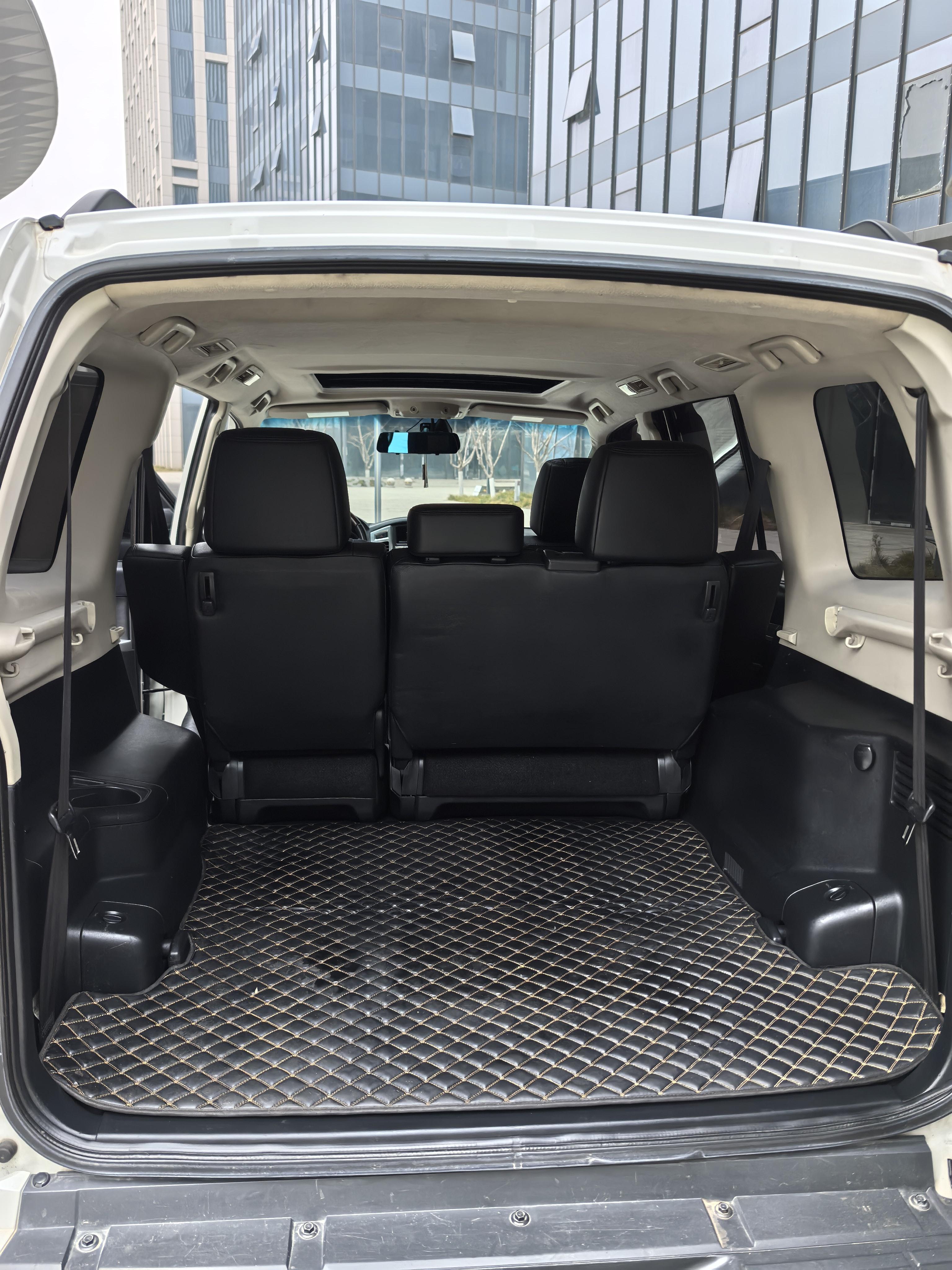 Mitsubishi Pajero 2017 thumb 10