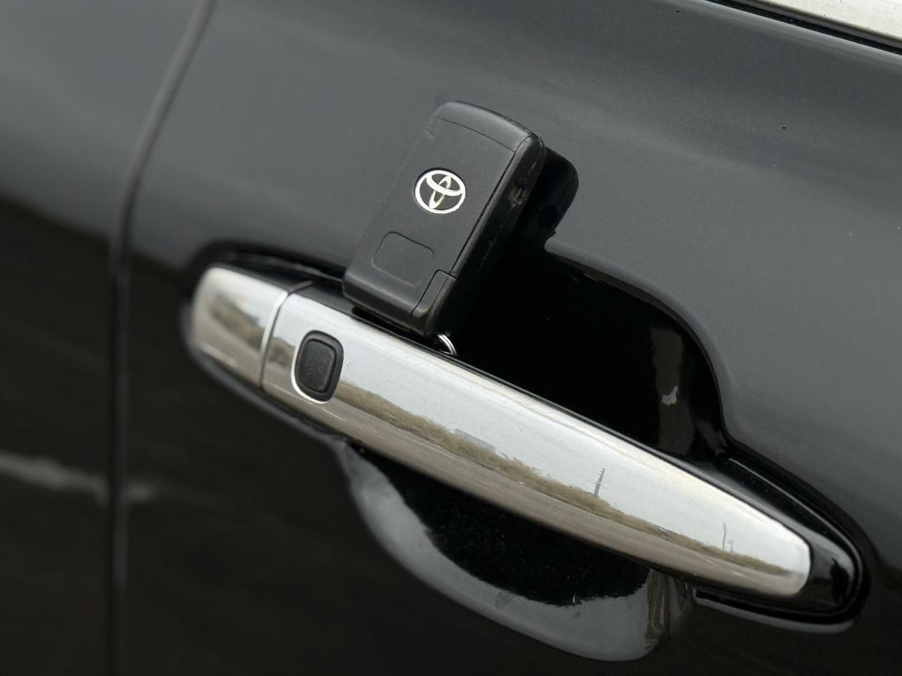 Toyota Crown 2009 thumb 8