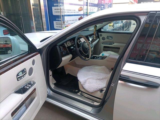 Rolls-Royce Ghost 2011 thumb 4