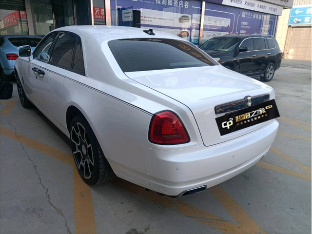 Rolls-Royce Ghost 2011 thumb 10