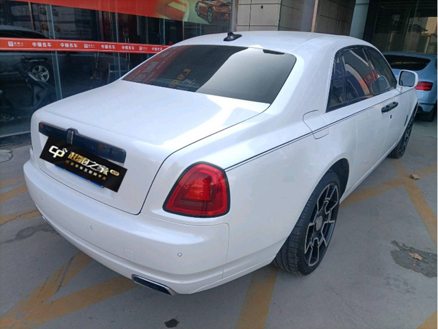 Rolls-Royce Ghost 2011 thumb 11