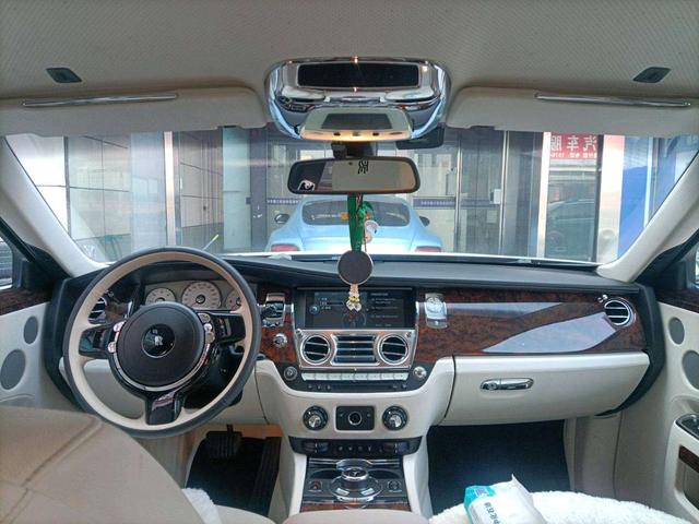 Rolls-Royce Ghost 2011 thumb 12