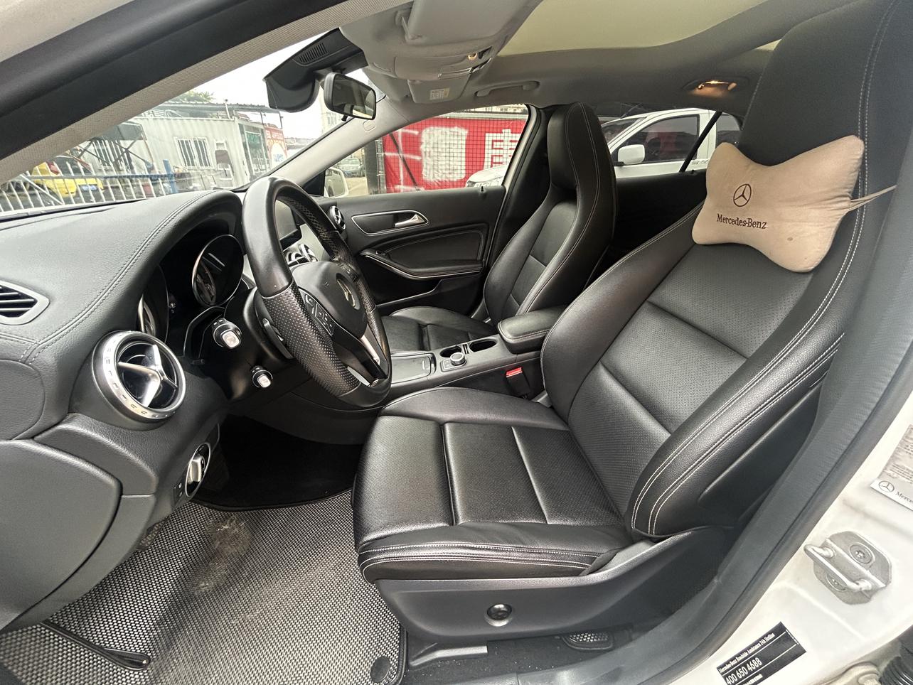 Mercedes-Benz GLA 2016 thumb 10