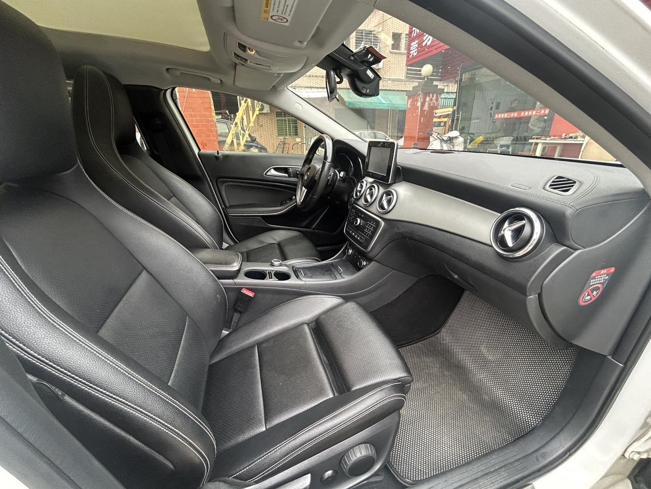 Mercedes-Benz GLA 2016 thumb 11