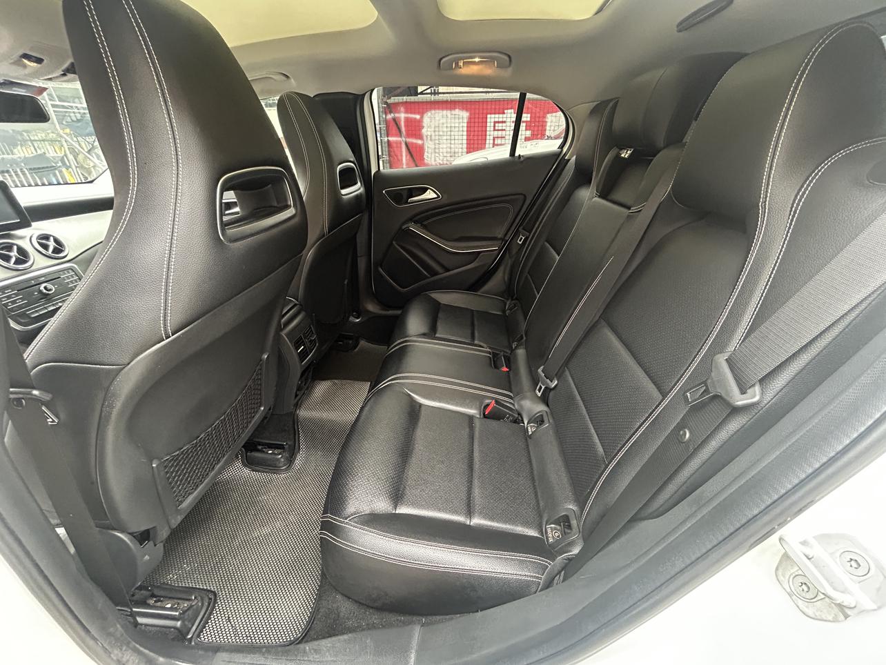 Mercedes-Benz GLA 2016 thumb 12