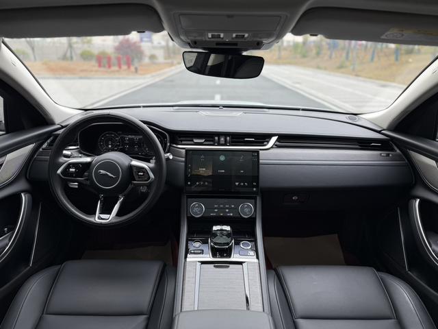Jaguar XF 2022 thumb 3