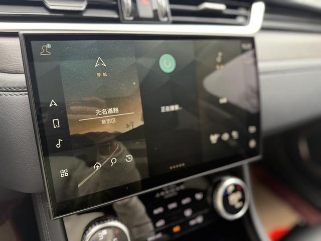 Jaguar XF 2022 thumb 8