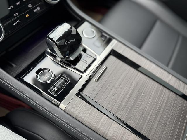 Jaguar XF 2022 thumb 9