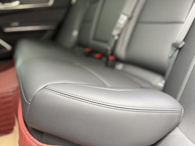 Jaguar XF 2022 thumb 11