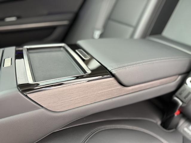 Jaguar XF 2022 thumb 12