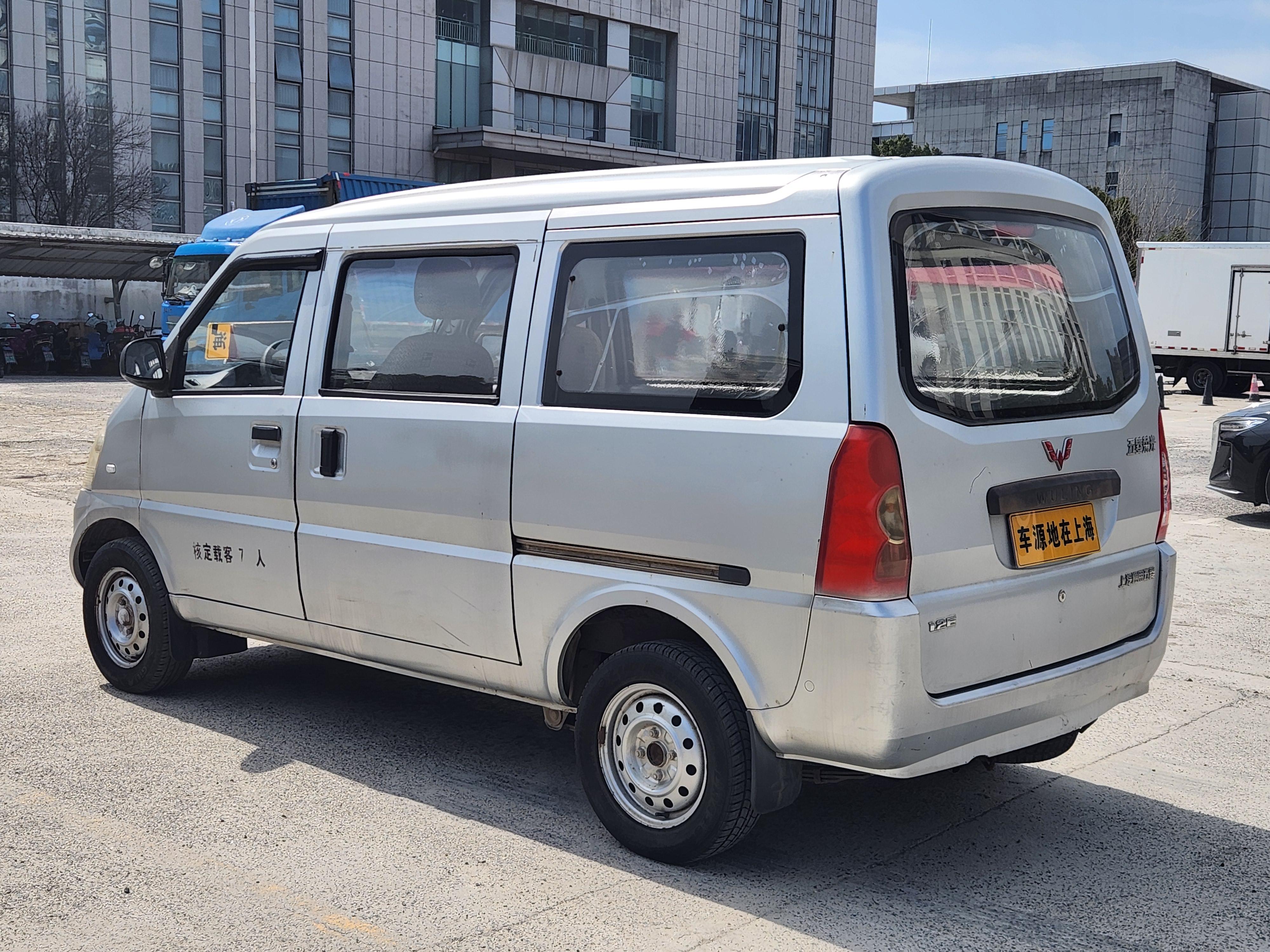 Wuling Rongguang 2016 thumb 2
