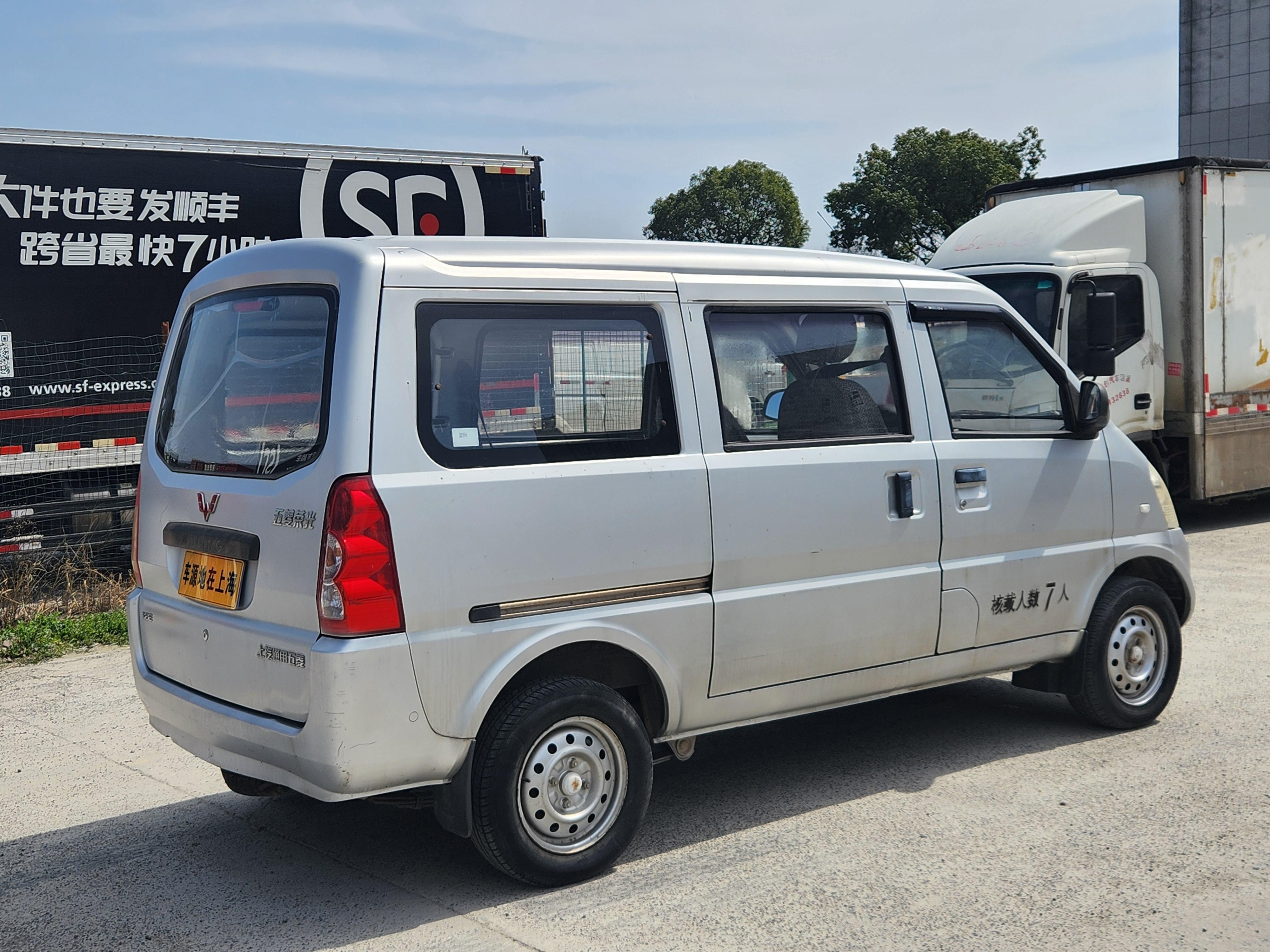 Wuling Rongguang 2016 thumb 4