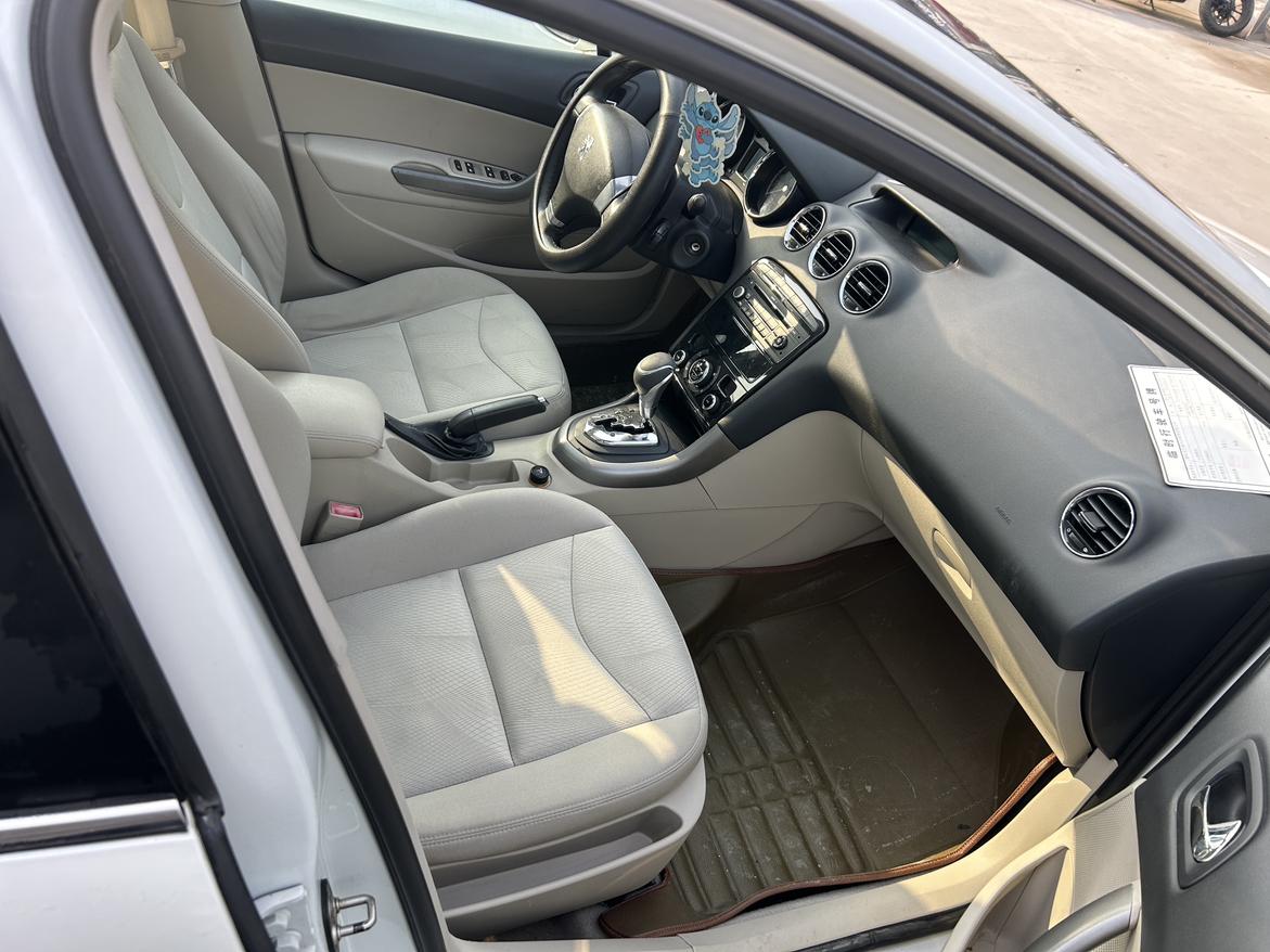 Peugeot 408 2013 thumb 3