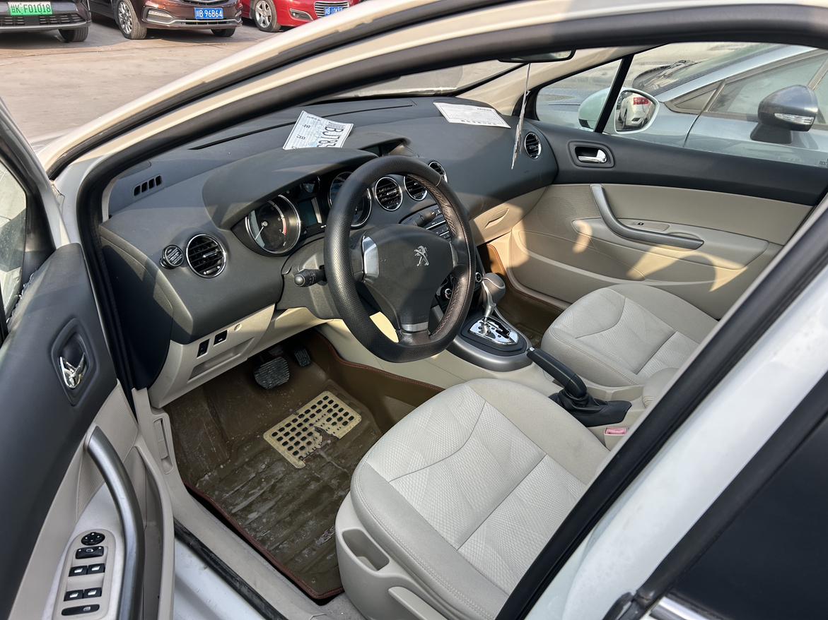 Peugeot 408 2013 thumb 6