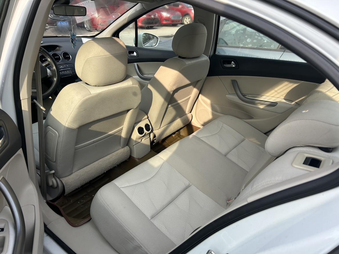 Peugeot 408 2013 thumb 7