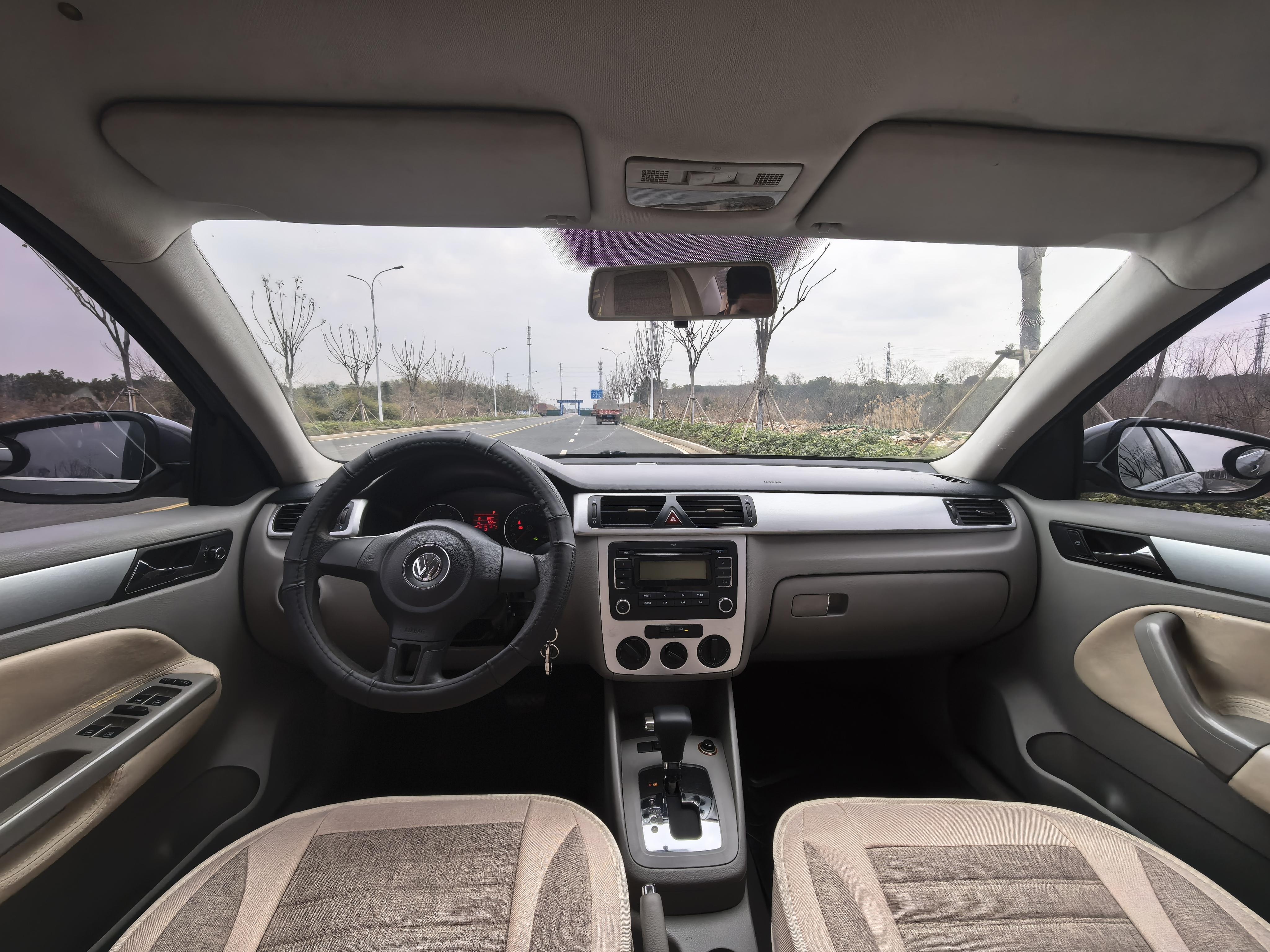 Volkswagen Bora 2011 thumb 4