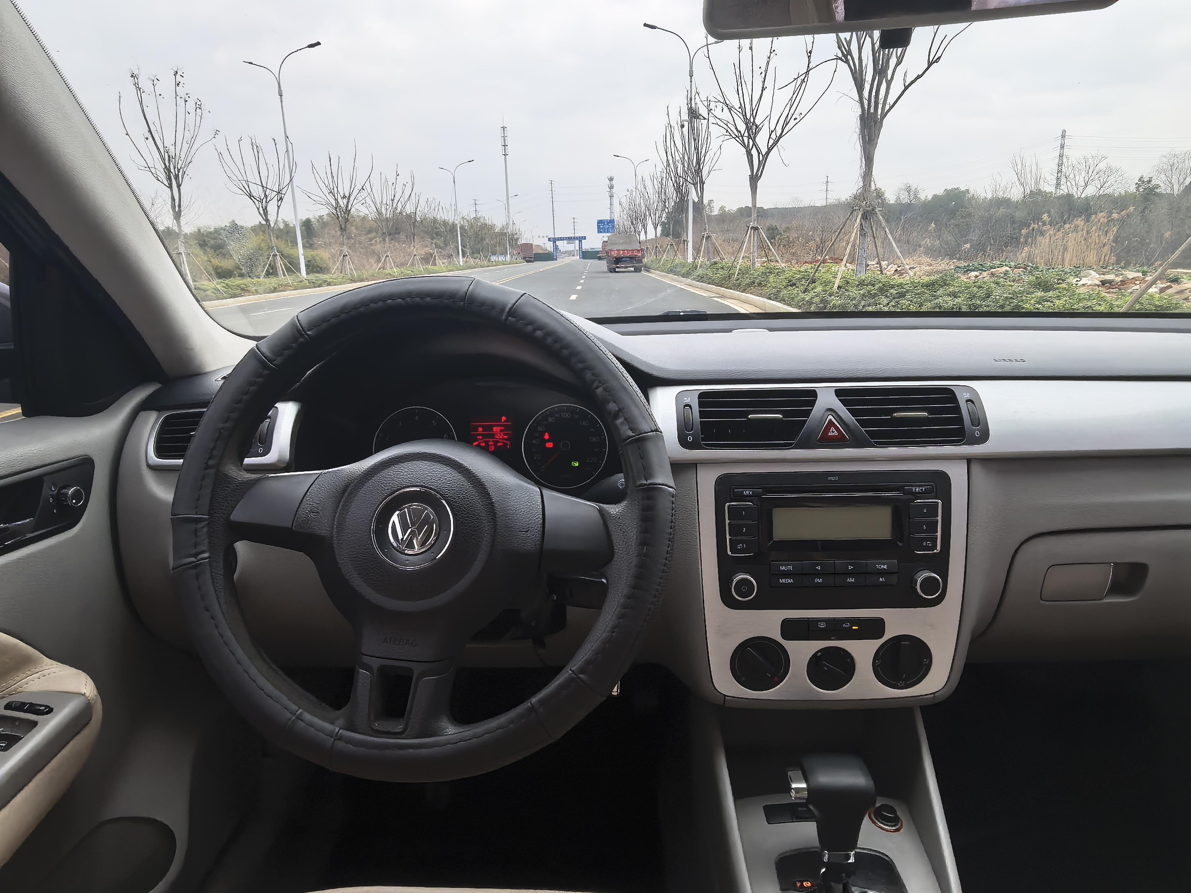 Volkswagen Bora 2011 thumb 5