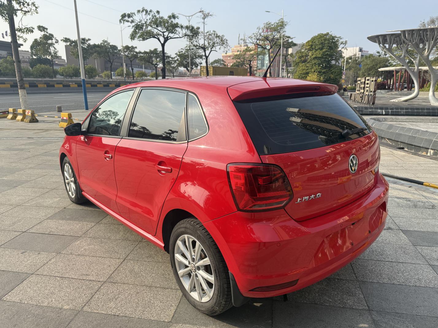 Volkswagen Polo 2018 thumb 2