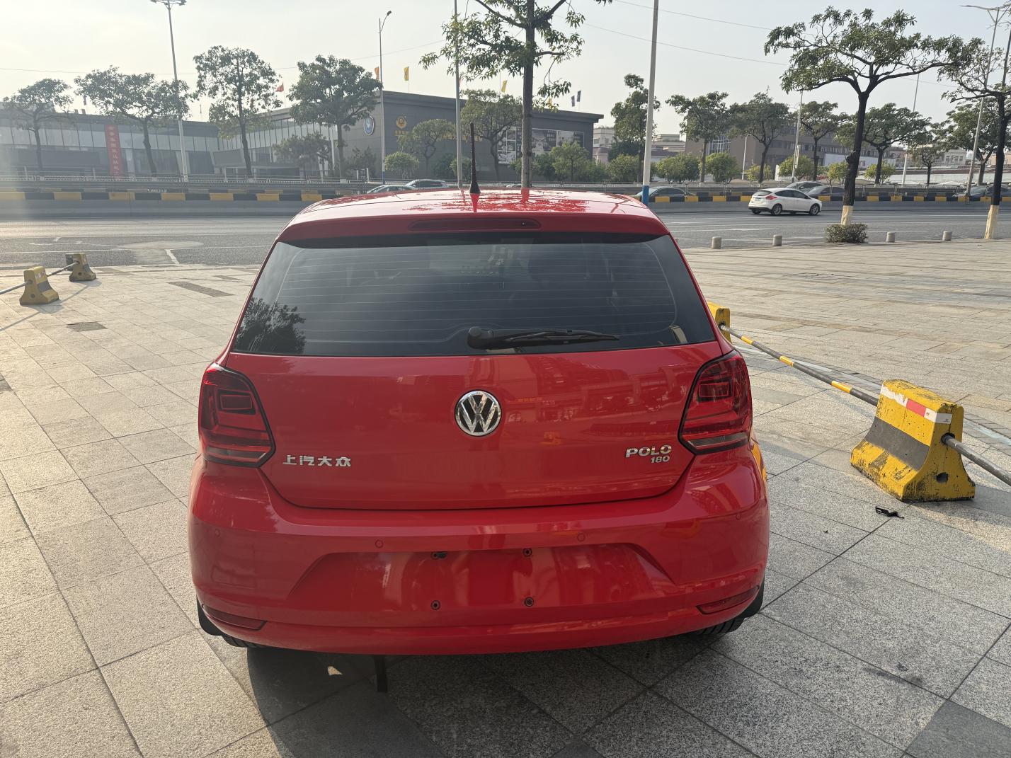Volkswagen Polo 2018 thumb 3